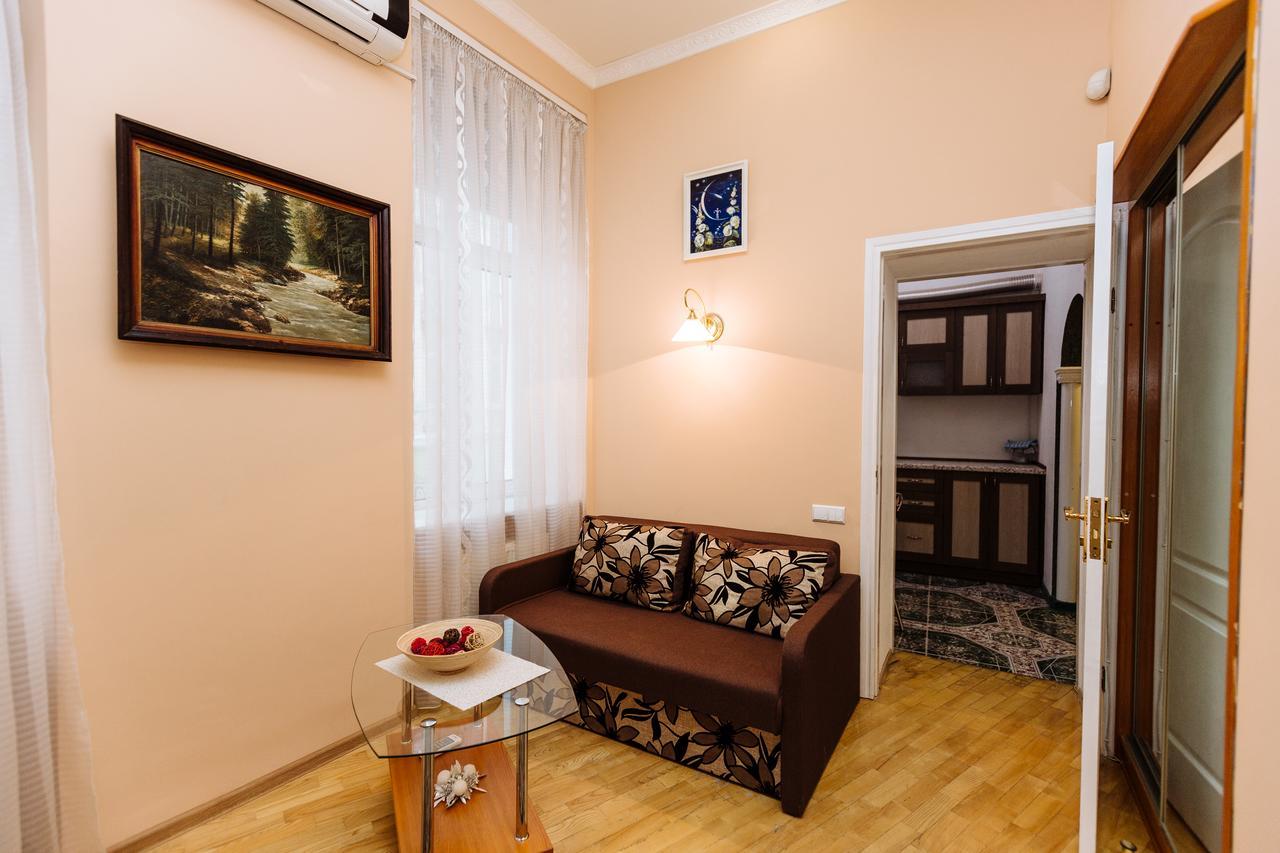Apartments On Teatralna 26 リヴィウ エクステリア 写真